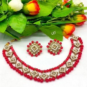 Gold plated crystal stone and beads necklace set with earrings.